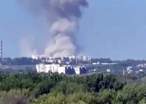 VIDEO: spēcīgi sprādzieni Luhanskā, kur izvietota okupantu mācību bāze