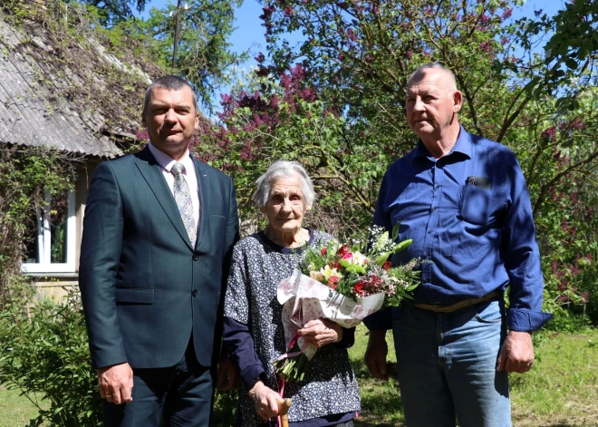 “Mūsu zeme ir pati skaistākā!” 100 gadu jubilejā saka Emīlija Zemīte no Auces