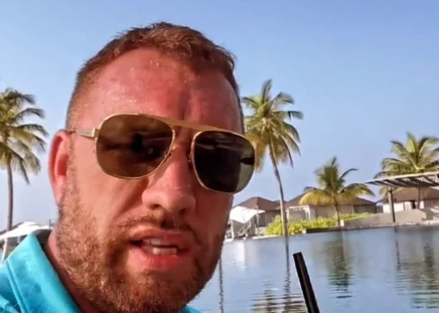 Videoklipā viņš šoreiz uzrunā tieši jauniešus, kuriem vecāki ir valsts amatpersonas.