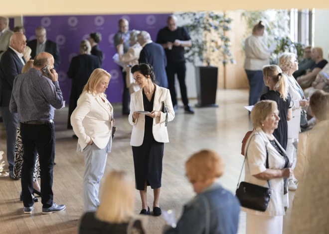 LNSO sezonas noslēguma koncerts pirms ģildes remonta
2024.05.17. plkst. 19:00 Lielā ģilde
Agnese EGLIŅA – klavieres
Elīna ŠIMKUS – soprāns
Irma PAVĀRE – mecosoprāns
Artjoms SAFRONOVS – tenors
Rihards MAČANOVSKIS – bass
Valsts Akadēmiskais koris “Latvija”
Diriģente Kristīna POSKA
 
Programmā:
Ēriks EŠENVALDS “Ezeri atmostas rītausmā”
Arvo PERTS Credo
Ludvigs van BĒTHOVENS Devītā simfonija
