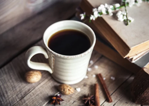 Arvien populārāka kļūst kafija bez kofeīna. Bet kāds no tās labums?