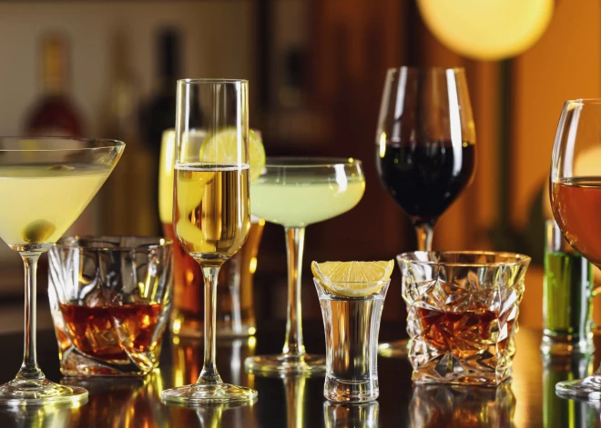 Latvijā pēdējos mēnešos mazāk ražo un patērē alkoholiskos dzērienus