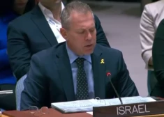 "Kas nākamais - aizlūgsiet par Hitleru?" Izraēlas sūtnim neiztur nervi ANO sēdē, pirms kuras godināja Irānas prezidentu