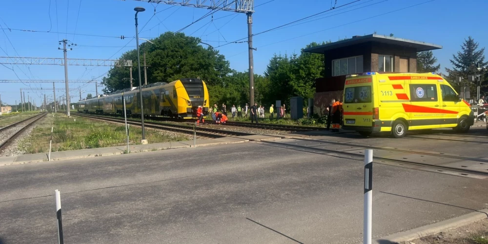 Один поезд увидела, а второй нет - до спасения не хватило одного шага: подробности трагической гибели 17-летней девушки в Саласпилсе