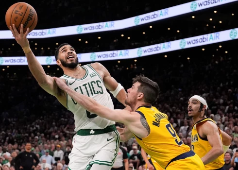 "Celtics" izcīna grūtu uzvaru pār "Pacers" (foto: Scanpix / AP)