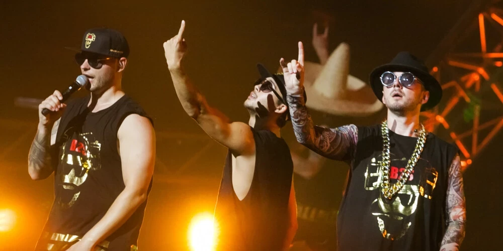 "Bermudu divstūris".