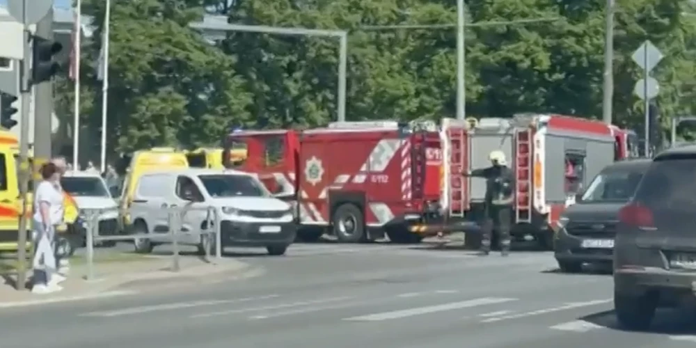 Satiksmes negadījums Rīgā paralizējis 1. tramvaja satiksmi