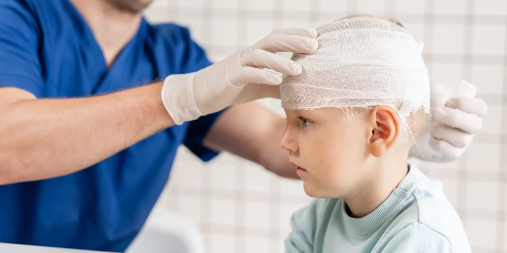 "Количество пациентов превышает 200 в сутки": медики просят обратить внимание на безопасность детей