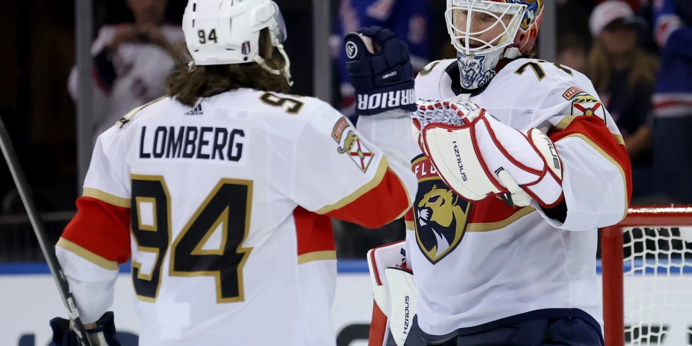 Sergejs Bobrovskis saņem apsveikumus no Raiena Lomberga.