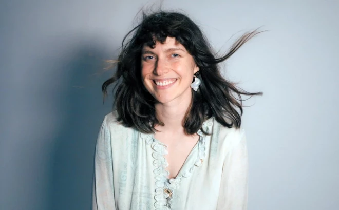 Māra Sleja pati sevi raksturo kā enerģisku, traku, dzīvespriecīgu un brīvu personību.