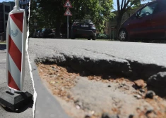 Apdrošinātāji Jūrmalu ierindojuši Latvijas pilsētu ar visbedrainākajām ielām topa augšgalā, no kurām salīdzinoši tiek saņemti visvairāk prēmiju pieprasījumi par ielu bedrēs apskādētajiem auto. 