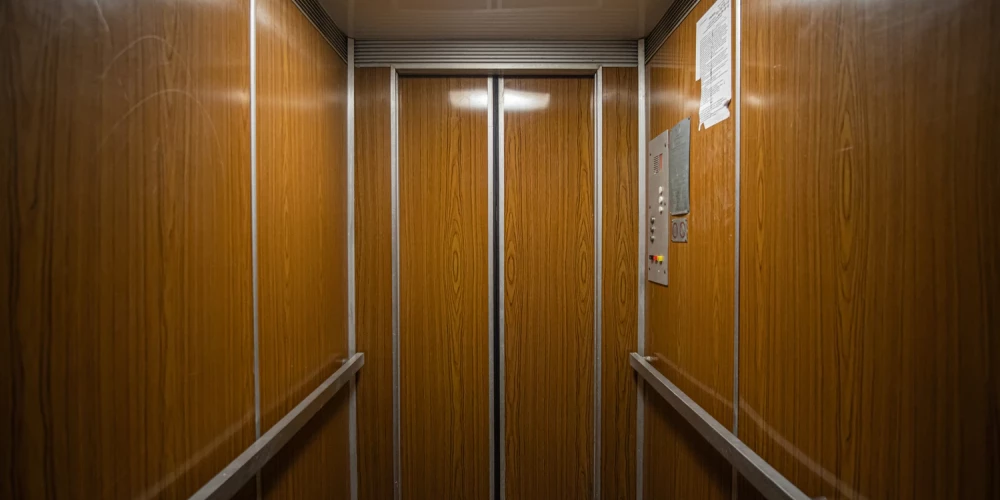 Ēku apsaimniekotājs: Latvijā gandrīz pusei liftu ir beidzies ražotāja noteiktais lietošanas termiņš