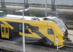 Vilciens traumējis sievieti; kavējas reisi maršrutā Rīga-Sigulda