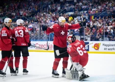 Šveices pieveic Vāciju un izcīna vietu pasaules hokeja čempionāta pusfinālā; cīņu turpina arī Kanāda