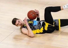 Blumbergs gūst 17 punktus "Aris" uzvarā Grieķijas basketbola čempionāta ceturtdaļfinālā