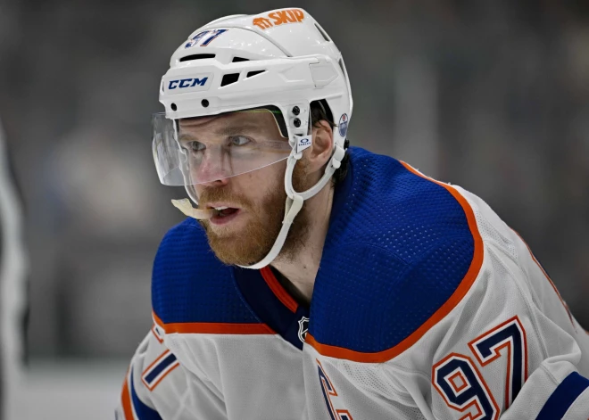 Edmontonas "Oilers" Rietumu konferences finālu sāk ar uzvaru otrajā papildlaikā