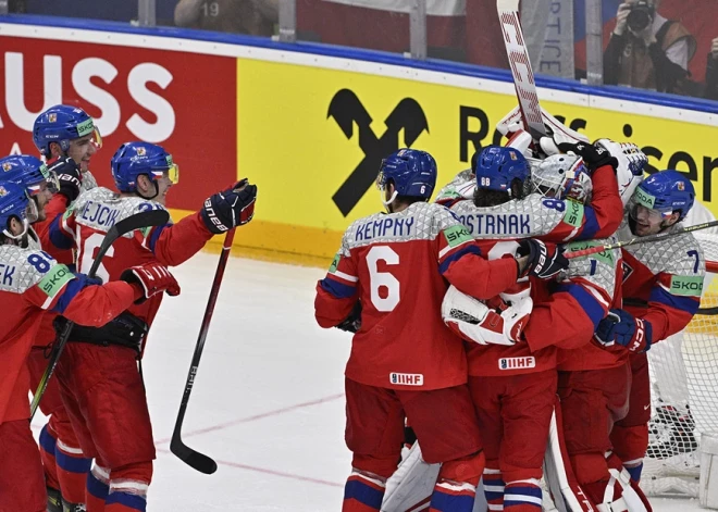 Mājinieki čehi izslēdz zvaigžņotos amerikāņus; ziemeļu duelī Zviedrija uzvar papildlaikā