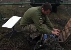 Krievija izmanto jaunas tehnoloģijas, lai izraisītu traucējumus "Starlink" darbībā frontē