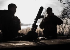 Video: Ukrainas aizstāvji demonstrē, kā iznīcina krievu okupantu smago tehniku