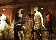 Video: Rīgā apskatāmi modes leģendas Vivjenas Vestvudas tērpi