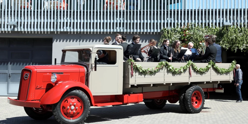Motormuzejā restaurē 87 gadus vecu "Volvo" 