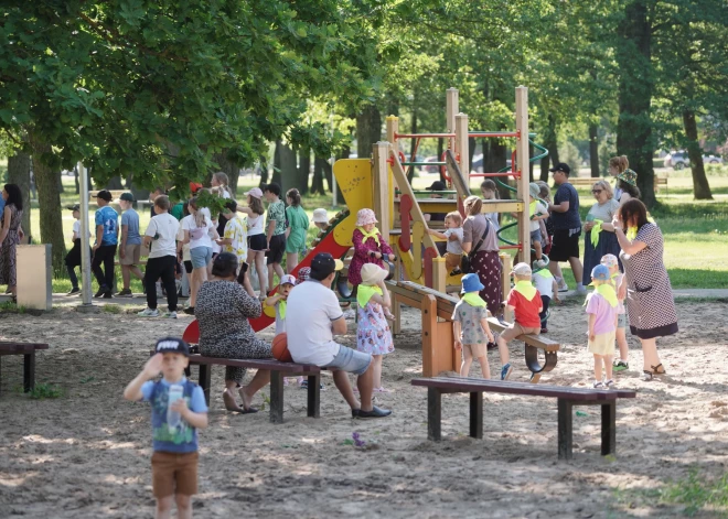 Ziepniekkalnā atjaunots un labiekārtots  vēsturiskais Ēbelmuižas parks (foto: Mārtiņš Ziders)