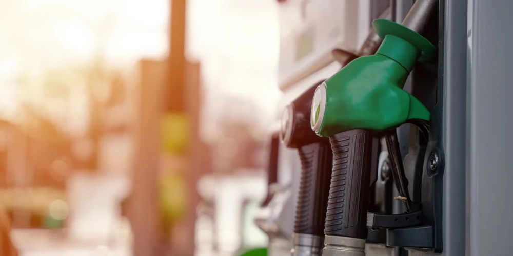 Šonedēļ Rīgā degvielas cenas samazinājās