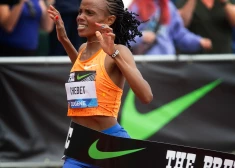 Kenijiete Čebeta ASV sasniedz pasaules rekordu 10 000 metru skriešanā