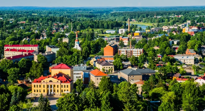 Viens no valodnieku pieņēmumiem ir tāda, ka Valkas pilsētas nosaukums cēlies no vārda “valks”, kas apzīmē mitrāju teritoriju.