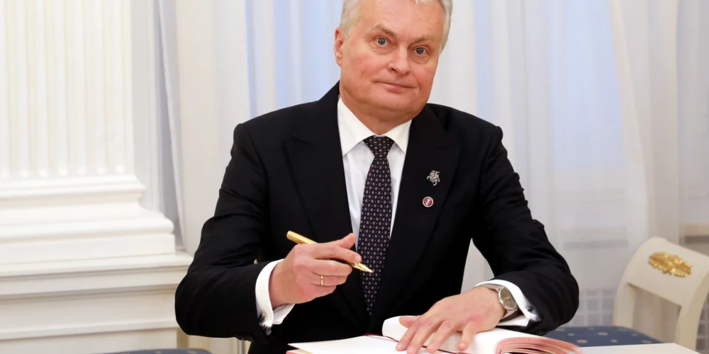 Par Lietuvas prezidentu uz otro termiņu pārliecinoši ievēlēts Gitans Nausēda