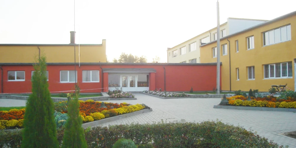 Pelēču pamatskola.