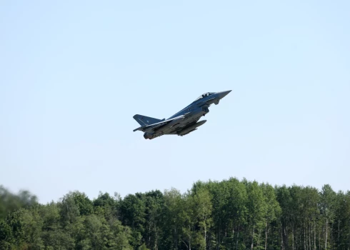 Iznīcinātājs "Eurofighter" Nacionālo bruņoto spēku militārajā bāzē "Lielvārde"./Ilustratīvs attēls.