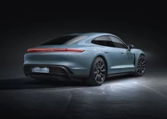 Auto ziņas: testējam jaunāko "Porsche Taycan"