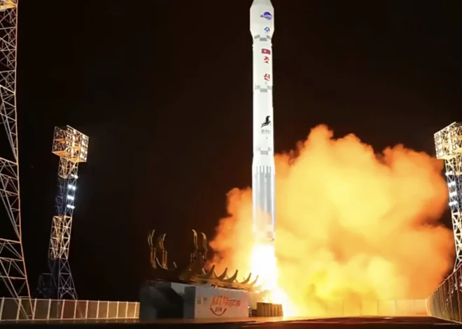 Ziemeļkorejas spiegošanas raķete neilgi pēc pacelšanās uzsprāgusi