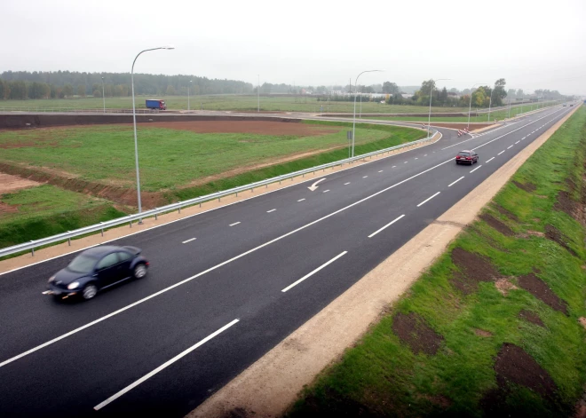 Šogad valsts ceļu atputekļošanā kopumā tērēs 750 000 eiro