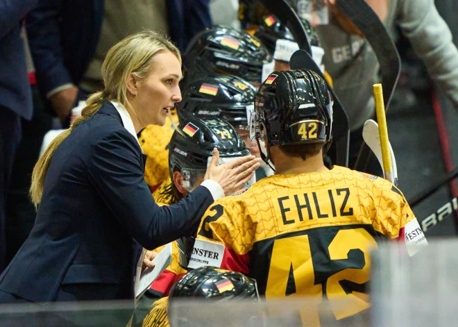Par NHL komandas galvenā trenera palīdzi pirmo reizi varētu kļūt sieviete, kura jau strādājusi ar Vācijas hokeja izlasi