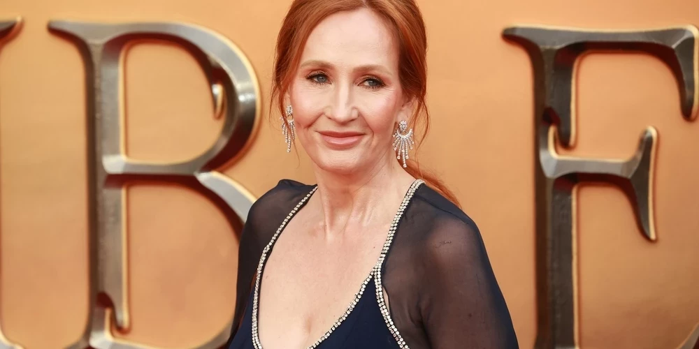 Pati rakstniece noliedz, ka būtu transfobe.