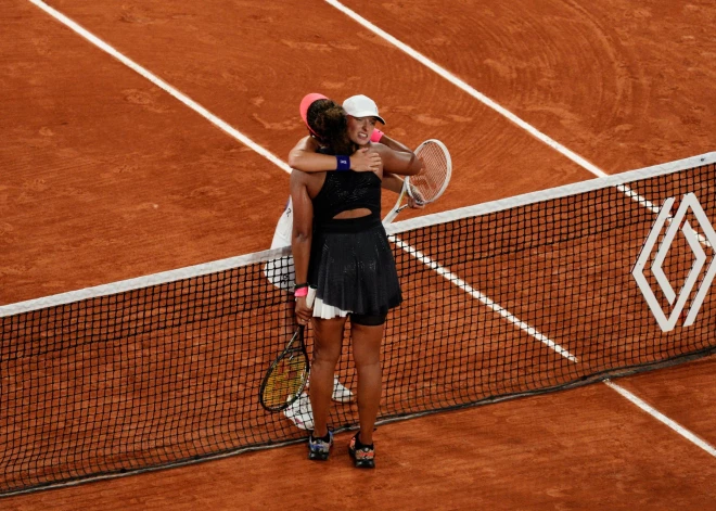 Vai "fināls" jau otrajā kārtā? Švjonteka atspēlē mačbumbu un iekļūst "Roland Garros" trešajā kārtā