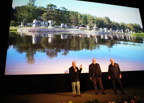 FOTO: “30 metri / tēlnieks Pauls Jaunzems” dokumentālās portretfilmas prezentācija