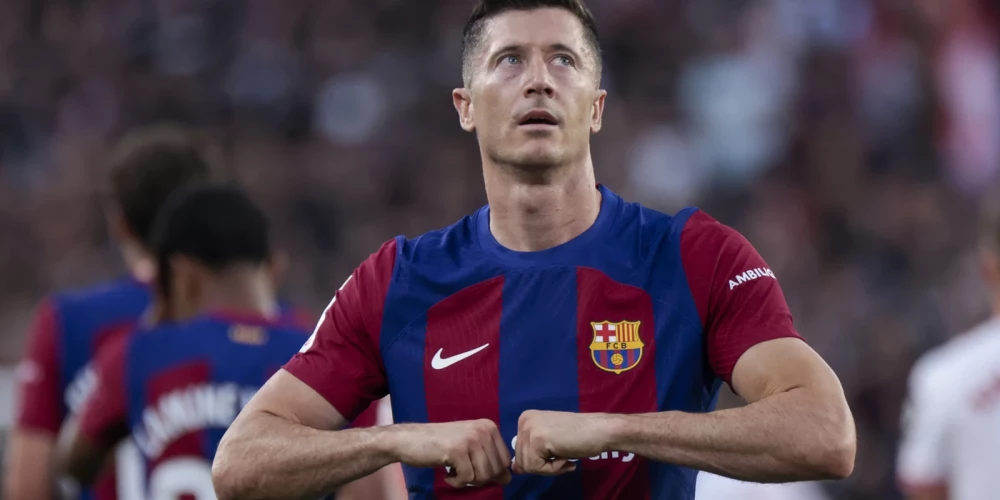 Roberts Levandovskis "Barcelona" rindās aizvadīja saviem standartiem pieticīgu sezonu - "La Liga" čempionātā 35 spēlēs 19 vārti - un noteikti vēlēsies reabilitēties Polijas izlases kreklā.