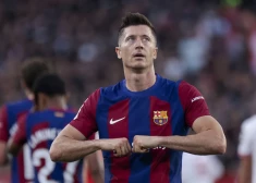 Roberts Levandovskis "Barcelona" rindās aizvadīja saviem standartiem pieticīgu sezonu - "La Liga" čempionātā 35 spēlēs 19 vārti - un noteikti vēlēsies reabilitēties Polijas izlases kreklā.