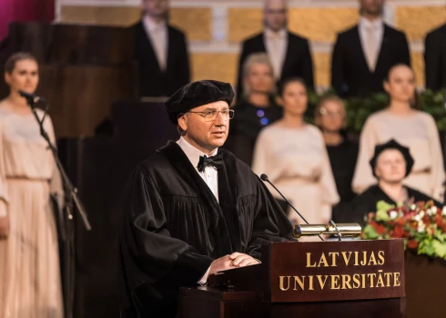 FOTO: svinīgā ceremonijā inaugurēts Latvijas Universitātes rektors Gundars Bērziņš