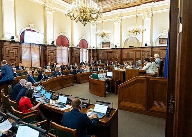 Četri parlamentārieši šogad saukti pie administratīvās atbildības; kādi ir pārkāpumi?