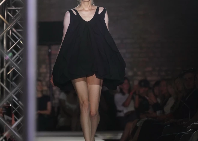 VEF kvartāla "Vasarnīcā" ceturtdien, 30. maijā, aizvadīta Latvijas Mākslas akadēmijas (LMA) gadskartējā modes skate.