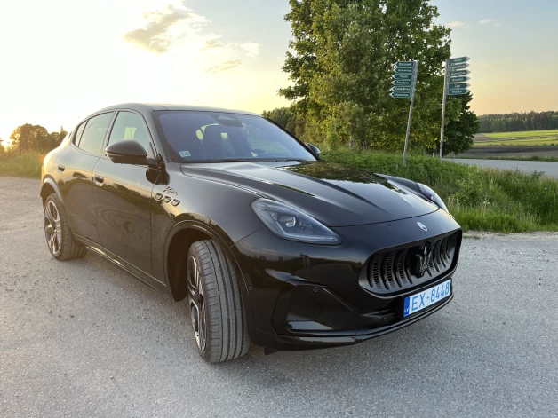 "Maserati Grecale Folgore".