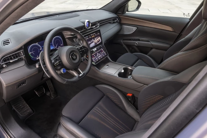"Maserati Grecale Folgore".
