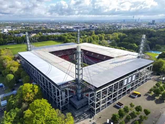 "RheinEnergieStadion" Ķelnē.