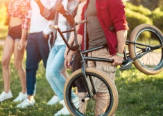 Atzīmē Starptautisko velosipēdu dienu; kas jāzina par drošību uz ceļiem?