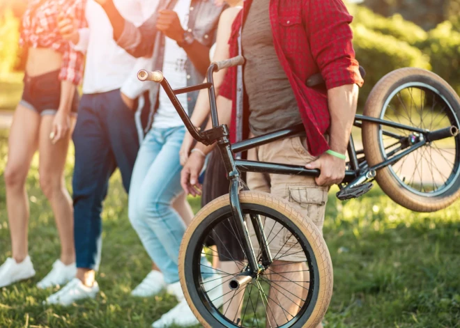 Atzīmē Starptautisko velosipēdu dienu; kas jāzina par drošību uz ceļiem?