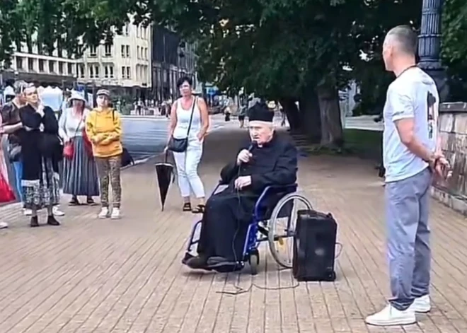 "Россия - непобедимая страна!" На акции против ЛГБТ в Риге выделился католический священник из Огре